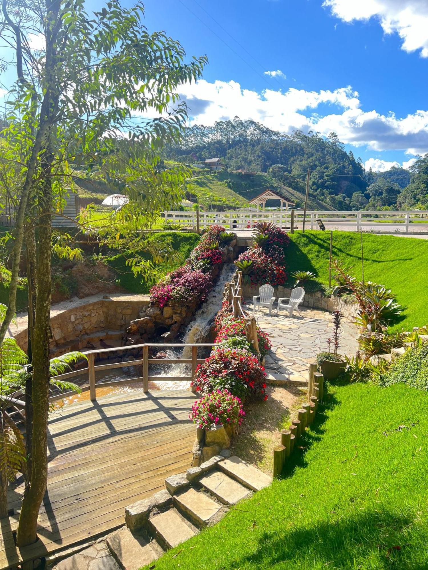 Terras Claras Pousada E Lazer Alfredo Chaves Buitenkant foto